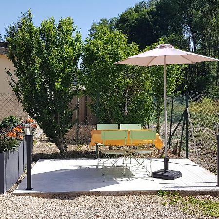 Agreable Petite Maison Proche Joigny Chamvres Exterior foto
