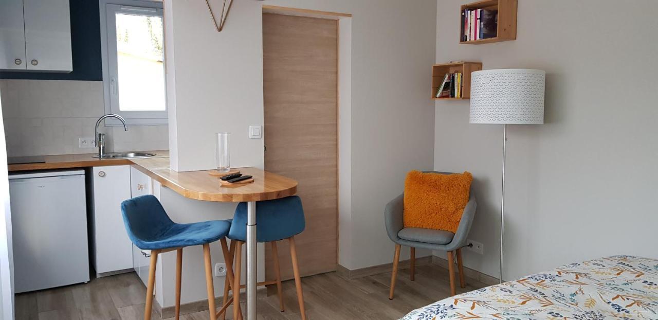 Agreable Petite Maison Proche Joigny Chamvres Exterior foto