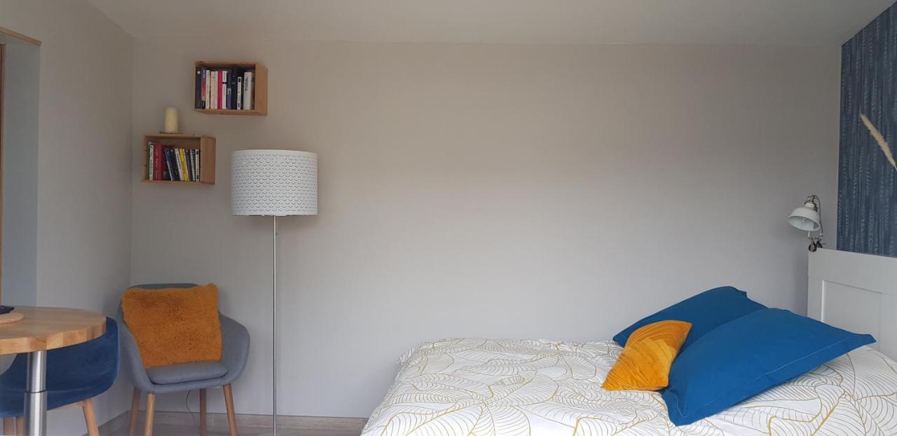 Agreable Petite Maison Proche Joigny Chamvres Exterior foto