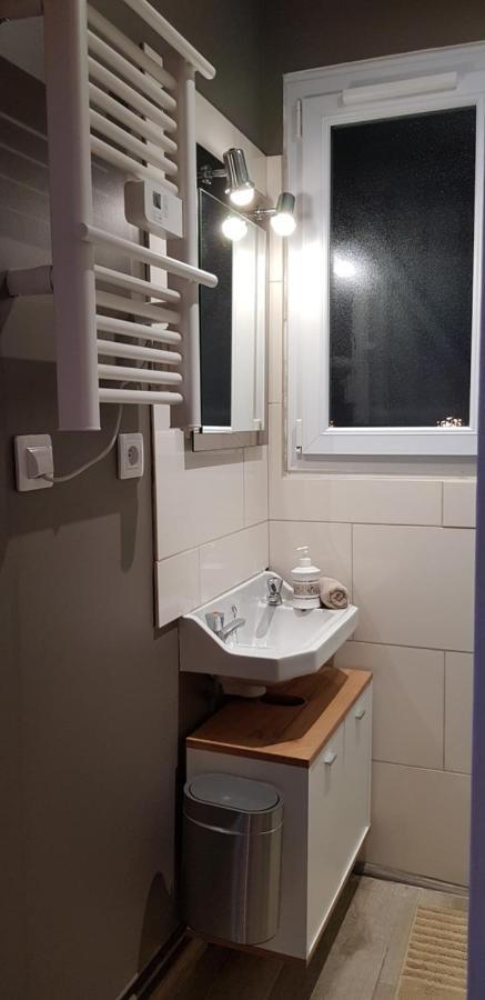 Agreable Petite Maison Proche Joigny Chamvres Exterior foto